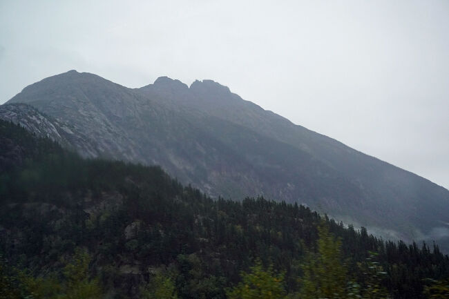 クロンダイク・ハイウェイ（Klondike Highway）はアラスカ州のパンハンドルからカナダのブリティッシュコロンビア州とユーコン準州を経由する高速道路で、アラスカ州の沿岸の町スキャグウェイとユーコンのドーソンシティを結んでいます。