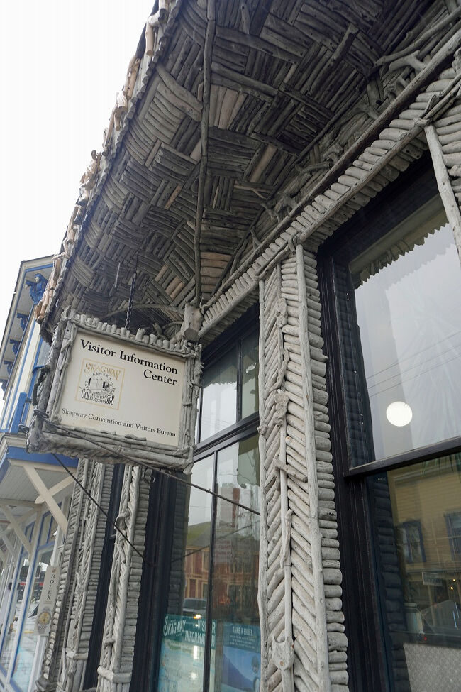 現在は観光案内所になっていて、いろいろな資料が貰えました。こういった建物は大好きなので素通りすることは出来ませんでしたが、内部はいたって普通でした。