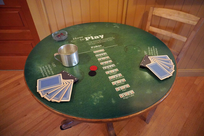 人気の無料ランチはクラムチャウダーからスペアリブ、ザワークラウト、またはメキシコ風エンチラーダまで多彩でした。サッケは地元で醸造されたピルセナービールをサルーンに供給し、スクーナー1つあたり5セントで販売されました。