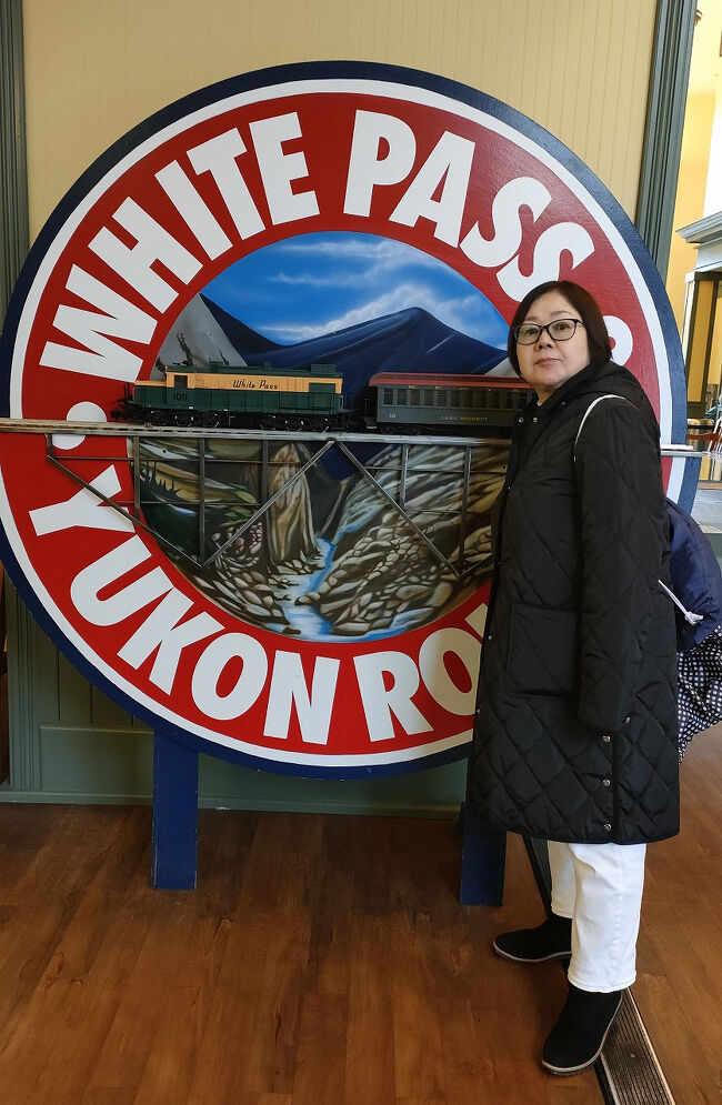 駅の中にはショップもあり、記念に何か買おうとも思いましたが値段が高くて手が出ませんでした。旅に出ると円安を実感しますが、来年からドル建ての年金が始まるので文句も言えません。1ドル80円を切るほどの良い時代でした。