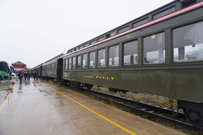 この列車におなじHISのツアーの方たちも乗っているのかと思いましたが、後で聞いてみるともっと早い時間だったそうです。