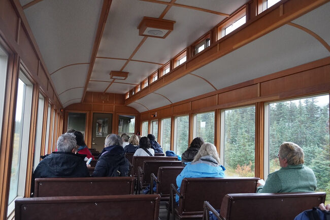 前の車両からは移動してこれないのでこれが全員でした。多分同じクルーズ船のメンバーのはずなのですが、この後話をしていた香港からのご夫婦とは船で出会うことはありませんでした。