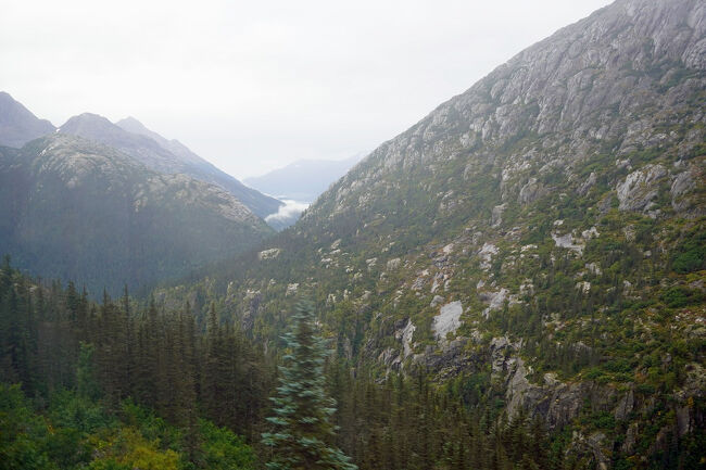 午前中の列車に乗ったHISのメンバーによると雨が降っていたこともあり、風景を楽しめなかったようでしたが、昼近くになるとだいぶ天候も回復したようです。