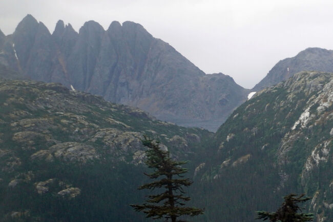 この峡谷も氷河による浸食で形成されたのだと思うと自然の力の凄さを感じます。