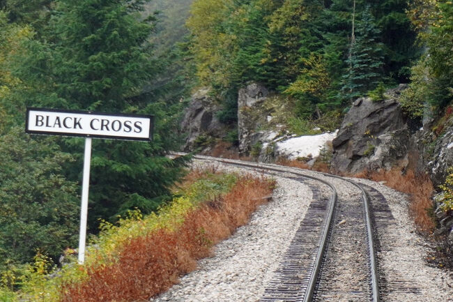 ブラック・クロス（Brack Cross）は1898年に発破事故で2人の鉄道両同社が500トンの花崗岩の下に埋もれてしまい、黒い十字架が彼らの位置を示しているそうです。