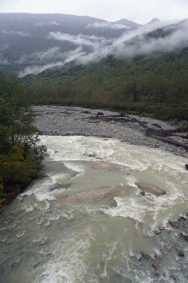 雪が降りだす前のこの季節が一番水の量が少ないのだと思います。