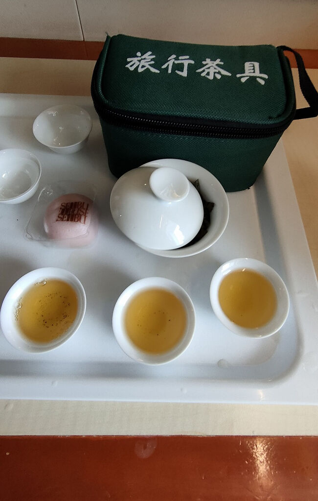 台湾で買った旅行茶具で最高級の高山烏龍茶を淹れました。