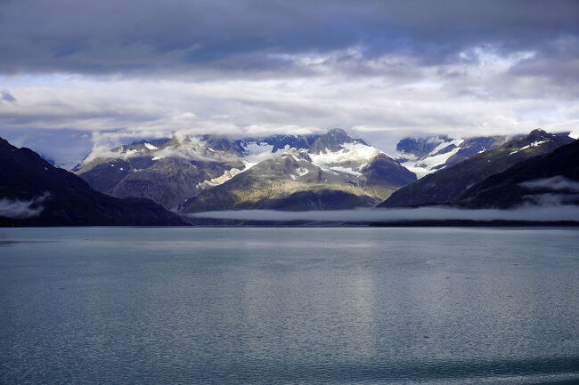 さて、次の氷河が見えてくると船内放送がありましたので、バルコニーに出てみます。