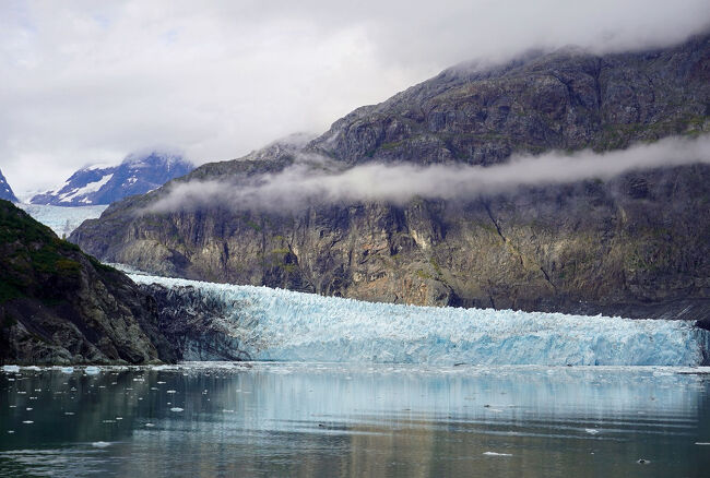 一番近くまで来たところで陽が射してきました。まるで誰かが上空にいて雲をかき分けてくれているような気がしてきます。