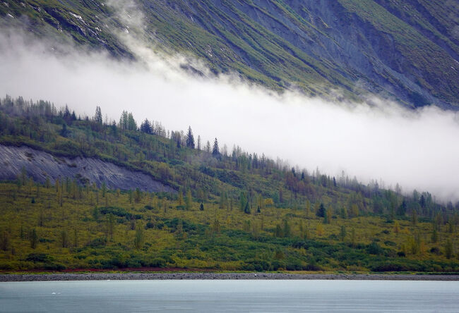 タイタニック号を沈没させた運命の氷山はグリーンランド西部にあるセルメク・クジャレク氷河のものでした。氷山が海へ出ていく通り道がイルリサット・アイスフィヨルドです。この辺りではそれほど大きな氷山が流れ出ることは無さそうです。
