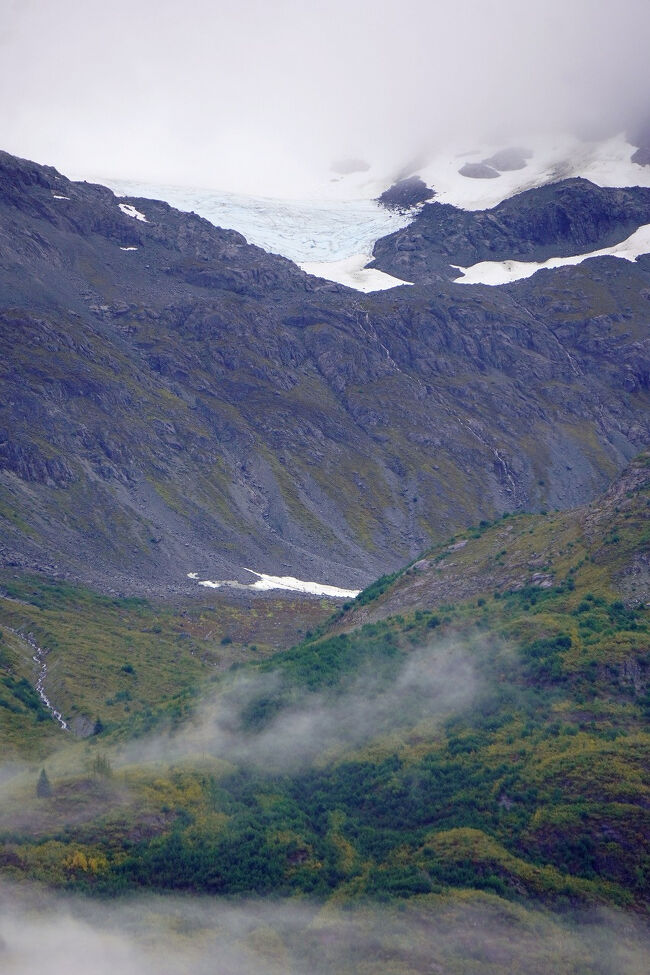 標高の高い山の上にも氷河が見えています。