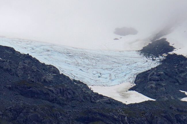 この氷河もどんどん後退しているのだと思います。