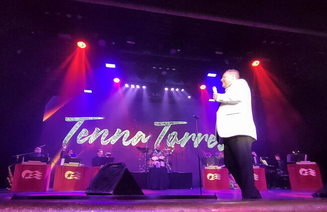 1人で40分の歌とトークショーです。