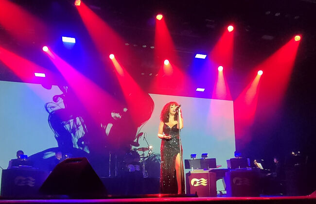 所属する事務所の女性の社長と一緒にスティービー・ワンダーとあったことがあるという話でしたが、「スティービー・ワンダーが私にナイス・トー・シー・ユーって言ったのよ。」と笑いを取りたかったようでしたが受けませんでした。確かに目が見えませんけどね。