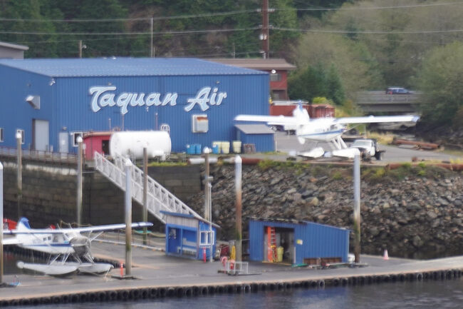 遊覧飛行ではパイロットの解説を聞きながら「ミスティ フィヨルド国定公園」の上空を飛行し、「トンガス国有林」と「レビジャヒヘド島」などを見ることが出来るようです。1人6万円くらいで乗ることが出来そうです。