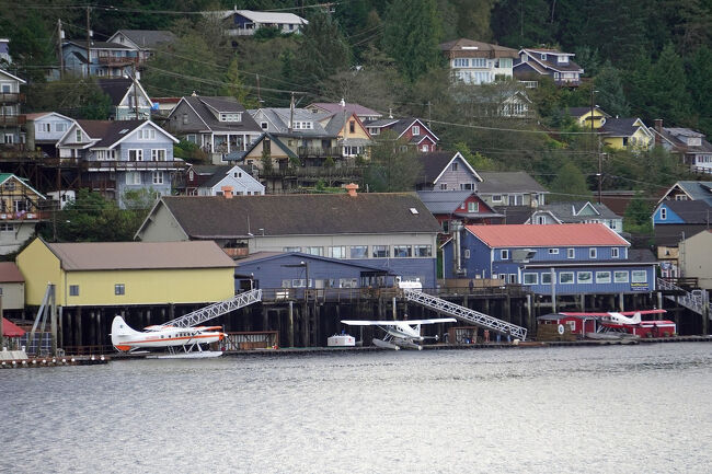 港に入る前にもいくつかの水上飛行機の会社がありました。この状況が分かっていればエクスカーションではなく、直接予約して飛行機に乗って見たかったなと思います。