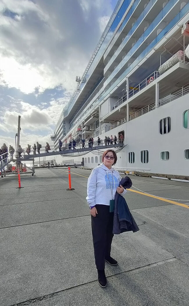 この日はお昼から船のエクスカーションを申し込んでいるので午前中は街歩きをすることにしていました。HISでは添乗員さんが街歩きに連れて出てくれますが参加しませんでした。ツアーの方々とは夕食時にしか出会うことは無く、その夕食も4人は一緒なので他の方と話をする機会はほとんどありませんでした。