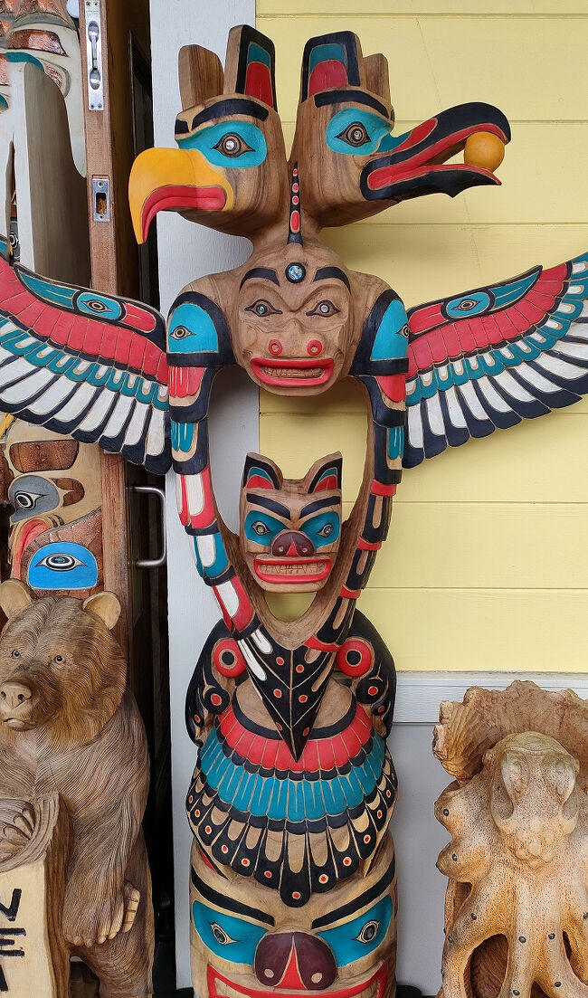 しかし、中で売っている物はやはりインドネシア製でした。地元の職人さんが作ったものはお土産として手が出るような金額ではありません。