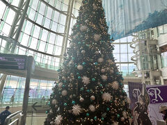 金曜日。12:30まで働いてからダッシュで羽田へ。