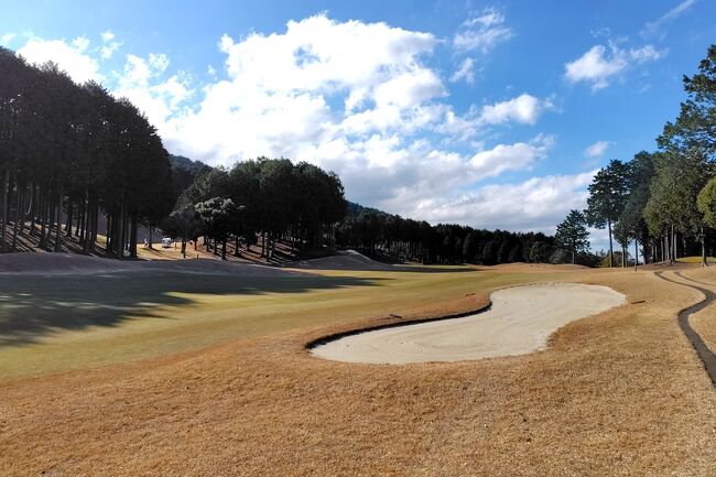 ちなみにこのコース、結構な山あいに位置しますが、それでもコース幅は広めで、実に良心的なレイアウト。。