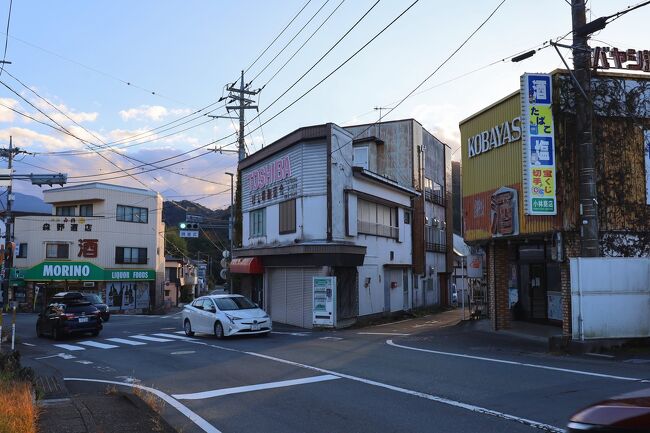三叉路とも五又路ともつかぬ、分岐の多い交差点。。