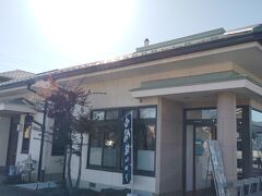 というわけで、駅方面に向かいつつ、こちら「月のうさぎ」でご飯を食べることにしました。