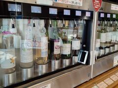 さて、予約した「かいじ」の出発までまだ少し時間があります。
石和駅の駅中ワインサーバーで最後の最後まで飲みます！
よく飲んだ2日間でした！