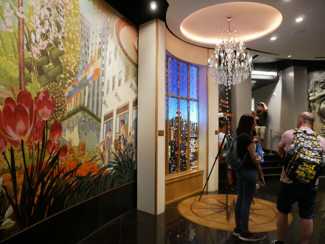 で、こちらは記念写真コーナー。<br />強制ではなく希望者だけ写真を撮ってあとで確認して気に入ったら買うやつ。<br />この手の記念写真コーナーほとんどの所であった。