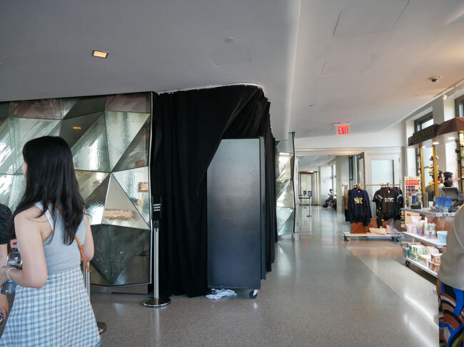 ちなみに屋内はこんな感じ。<br />カフェもあった。