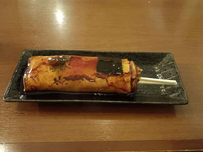 海苔・青海苔・魚肉ソーセージなどが入った粉モン料理です。