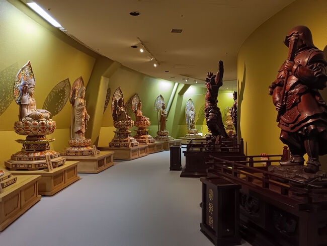 進んでゆきます。