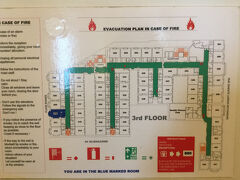 ヒルトンで朝食を食べチェックアウトして、隣のホテルに荷物だけ預けて出掛けるつもりでいたら、まだ10時なのにお部屋準備出来てますよ、と♪
