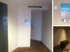 お買い物も楽しんで、2日目も終了。リーフホテルのお部屋に戻ります。帰り際、エレベーターの横に製氷機があるのを見つけました。こういうサービスは充実しています。