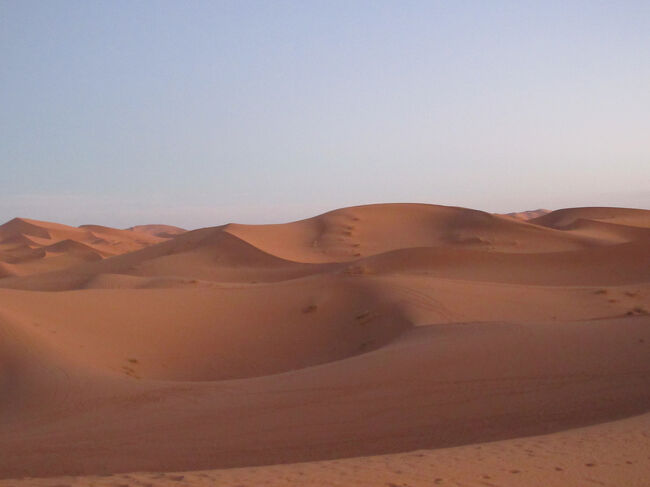 おおおお。これがサハラ砂漠かー。サハラとは砂漠という意味です。