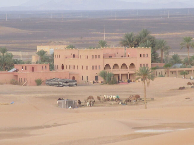 これが止まっていたホテル。まるで砂で作っているみたいです。