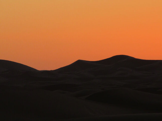 日の出は東の方向。モロッコのお隣の国、アルジェリアです。