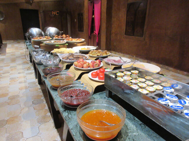 レストランの棟に来ました。