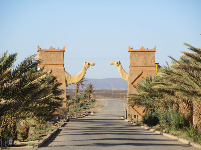 ラクダ門。