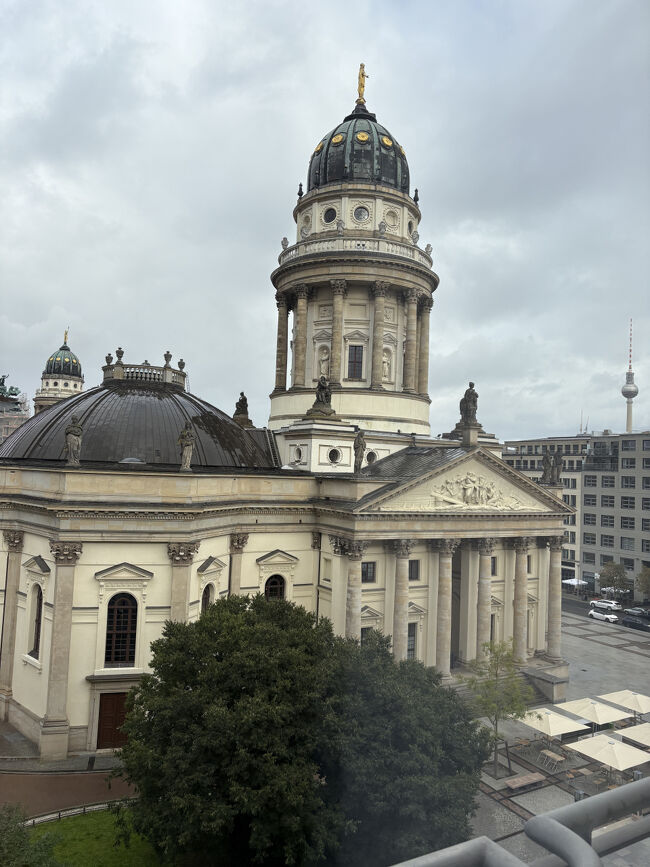 部屋の窓から撮った写真です。ドイツドームが目の前に見えました。毎日窓からこの風景が楽しめると思うとうれしいです。