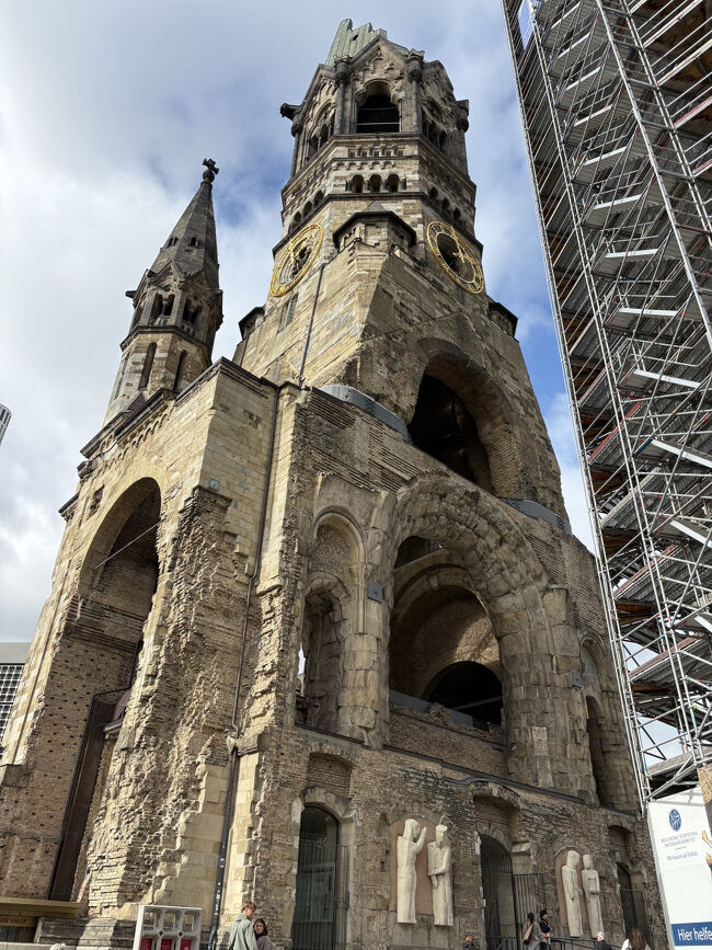 こちら側から見るとかなり破壊されています。