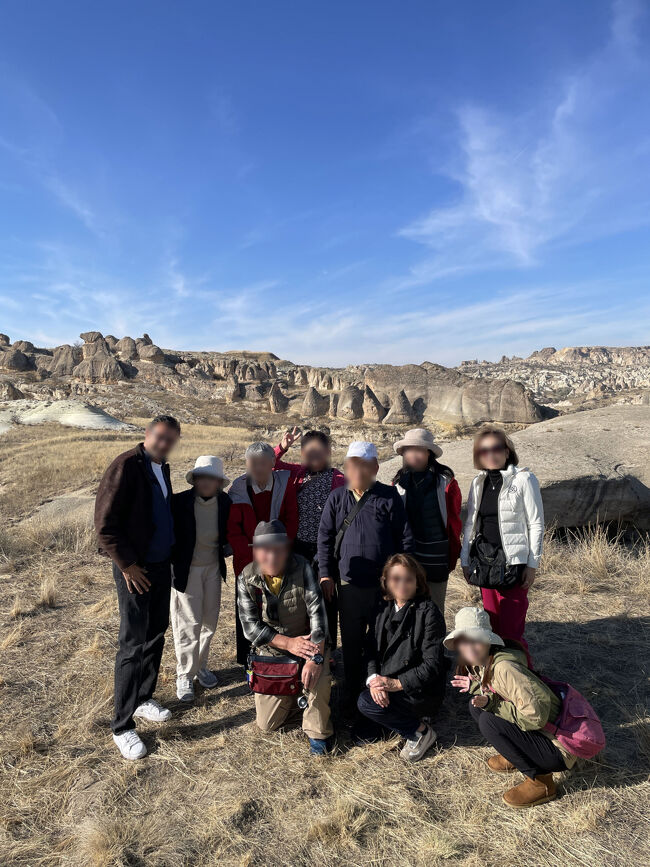 途中、全員で記念撮影<br />現地ガイドのオスカーを含め10人<br />