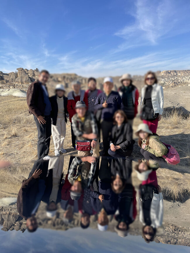 スマホ裏の鏡面を利用した写真が流行りだそうな…<br />(ボカシだらけで見難いかと思うが)<br />