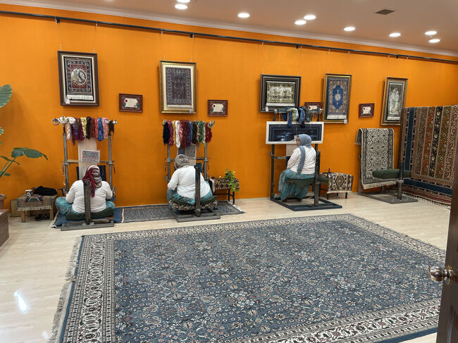 トルコ絨毯織子の部屋へ<br />