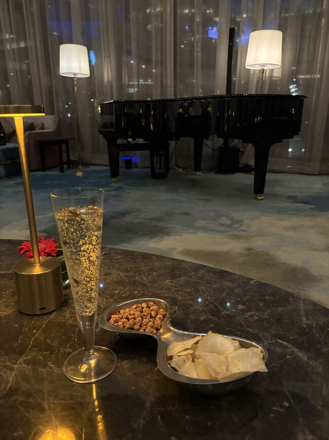 ロビーラウンジで、アンバサダーのドリンク券を使い、グラスシャンパン。<br /><br />もうあとは荷造りだなぁ。<br />帰りたくないなぁ。