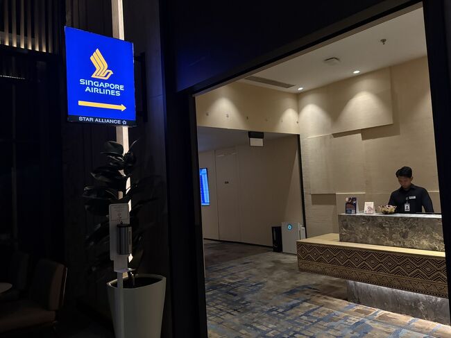 ラウンジをさらに突っ切った先に、シンガポール航空のラウンジがありました。<br />ラウンジinラウンジかー。