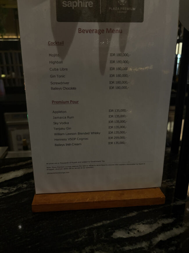 無料のアルコールはビールのみ。その他は有料でした。<br />またスパークリングワインはなかった