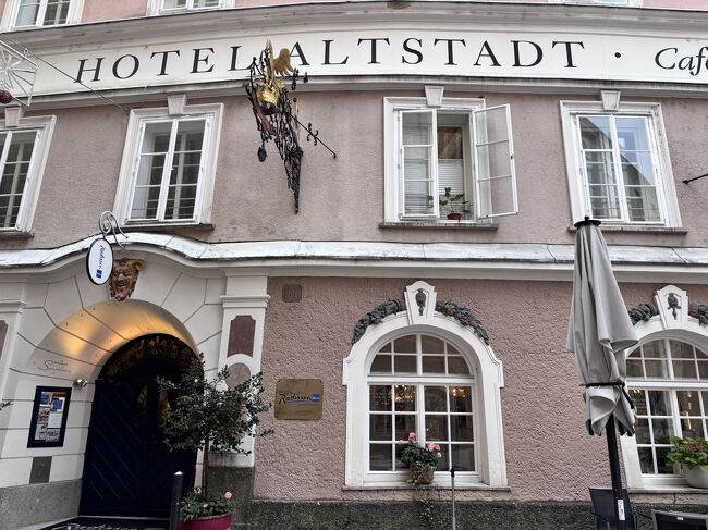 再びホテル全景。<br />