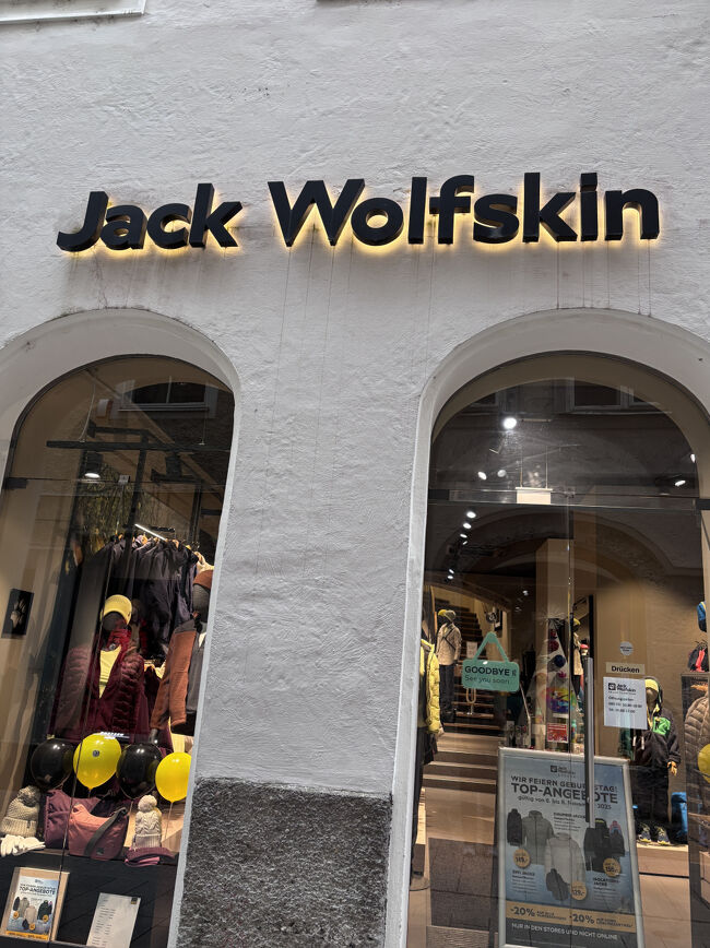 jack wolfskin<br />ドイツに行けば、皆さん必ず着ている防寒衣料の店。<br />一時日本に支店があったが、すでに撤退した。<br />好きなウエア。<br />