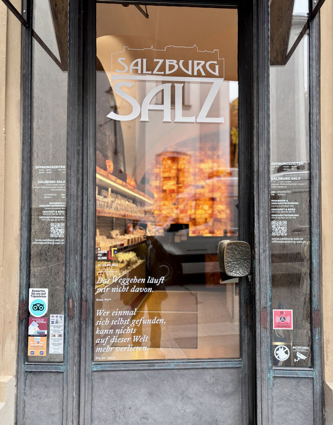 SALZBURUG SALZ<br />塩の砦のいわれの通り、ザルツブルグの塩を売っているお店。<br />ザルツブルグは塩の交易で栄えた街で、ここでは塩は取れません。