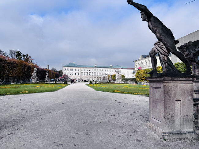 ミラベル宮殿。<br />大司教ヴォルフ・ディートリヒが愛人ザロメ・アルトのために建てたとのこと。<br />ミラベルとは、美しい眺め、を意味するフランス語に由来。<br />